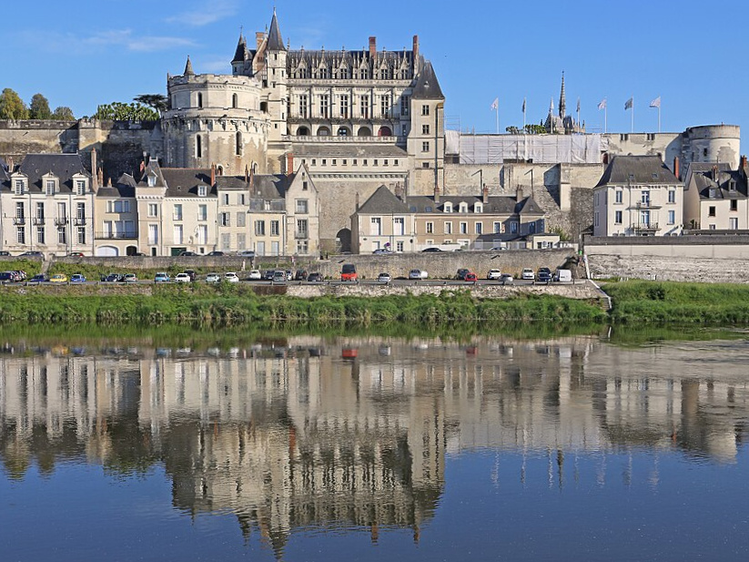 Amboise : entre carte postale et publicités illégales