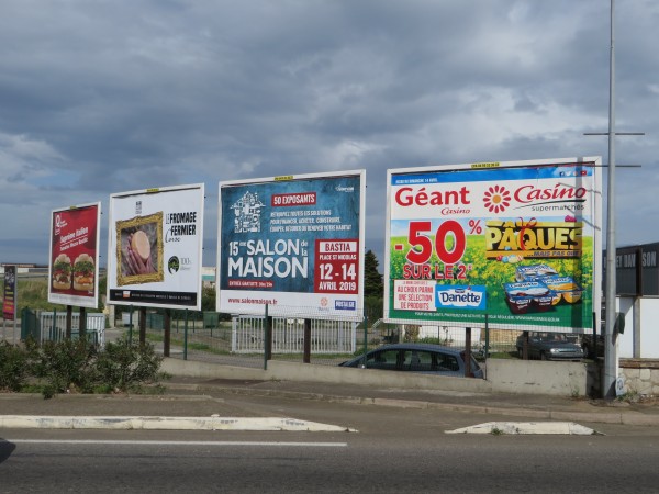 Un afficheur rappelé à l'ordre